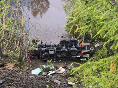 Упавший автобус. Фото: nmosknews.ru